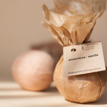 Musująca kula do kąpieli, pomarańcza-wanilia, 140 g, Laboratorium Dobrego Nastroju